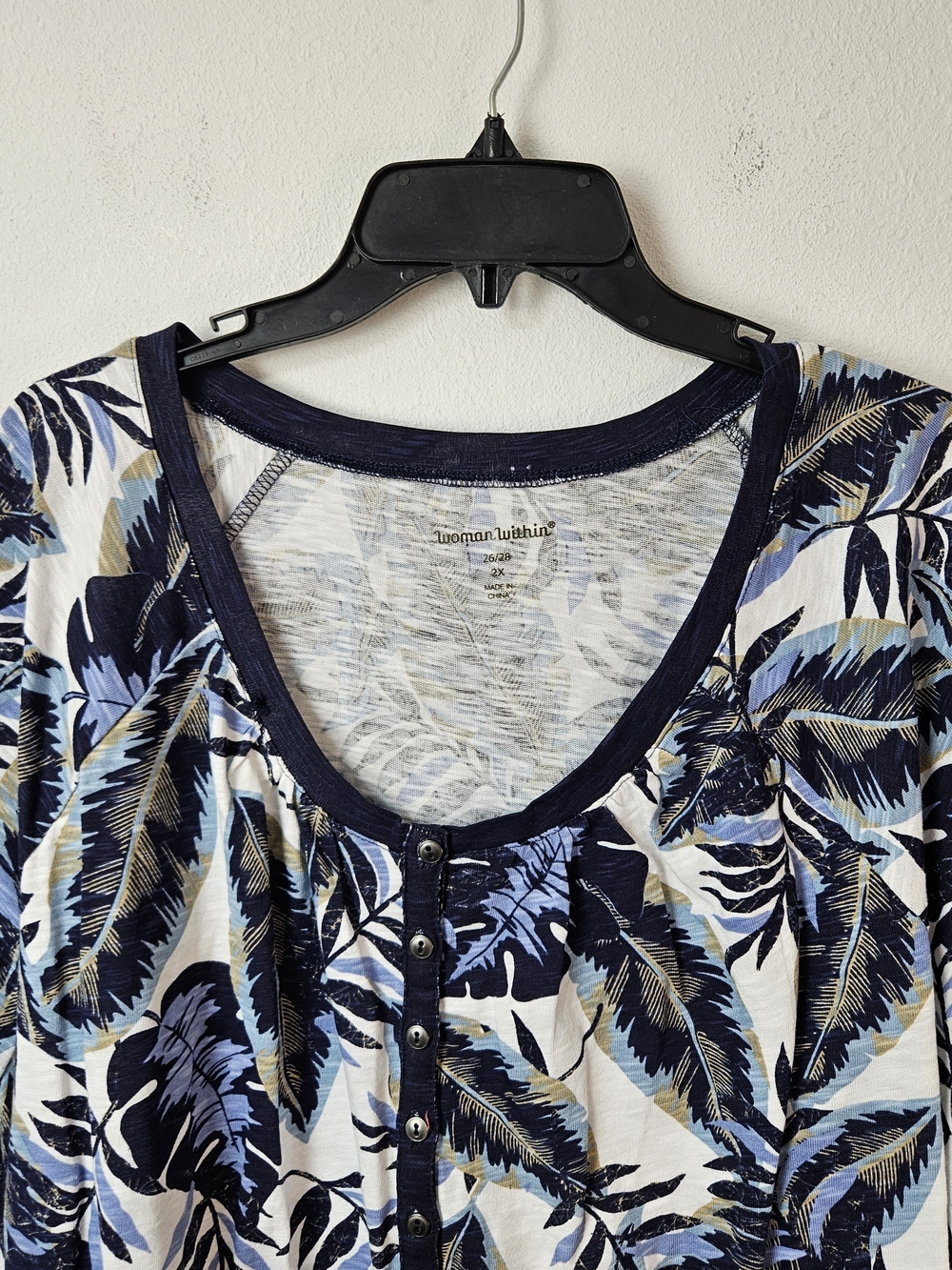 Woman Within Cotton Blue Leaf-Print Women's Henley Top Size 2X/ 26/28 NWOT - Picture 3 of 7